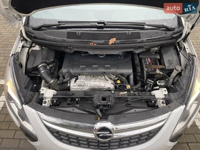 Белый Опель Zafira Tourer, объемом двигателя 2 л и пробегом 187 тыс. км за 9850 $, фото 18 на Automoto.ua
