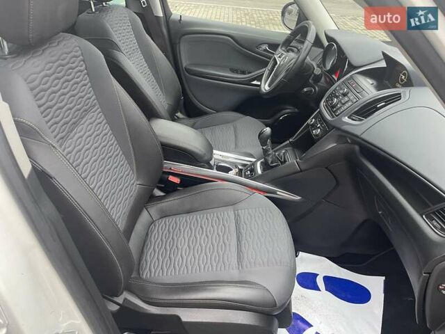 Белый Опель Zafira Tourer, объемом двигателя 2 л и пробегом 187 тыс. км за 9450 $, фото 50 на Automoto.ua