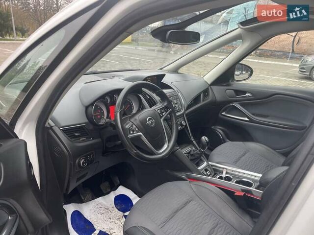 Білий Опель Zafira Tourer, об'ємом двигуна 2 л та пробігом 187 тис. км за 9450 $, фото 38 на Automoto.ua