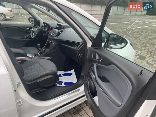 Белый Опель Zafira Tourer, объемом двигателя 2 л и пробегом 187 тыс. км за 9450 $, фото 46 на Automoto.ua