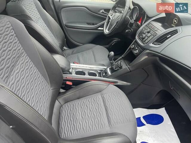Білий Опель Zafira Tourer, об'ємом двигуна 2 л та пробігом 187 тис. км за 9450 $, фото 34 на Automoto.ua