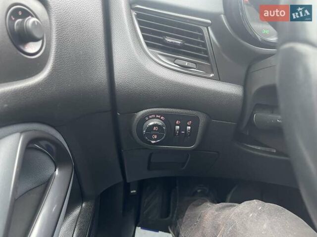 Белый Опель Zafira Tourer, объемом двигателя 2 л и пробегом 187 тыс. км за 9450 $, фото 94 на Automoto.ua