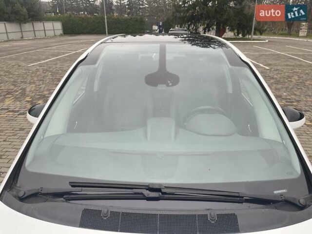 Белый Опель Zafira Tourer, объемом двигателя 2 л и пробегом 187 тыс. км за 9450 $, фото 90 на Automoto.ua