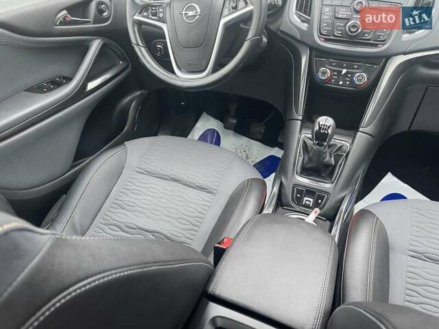 Белый Опель Zafira Tourer, объемом двигателя 2 л и пробегом 187 тыс. км за 9450 $, фото 34 на Automoto.ua