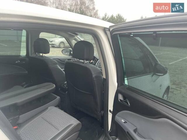 Белый Опель Zafira Tourer, объемом двигателя 2 л и пробегом 187 тыс. км за 9450 $, фото 31 на Automoto.ua