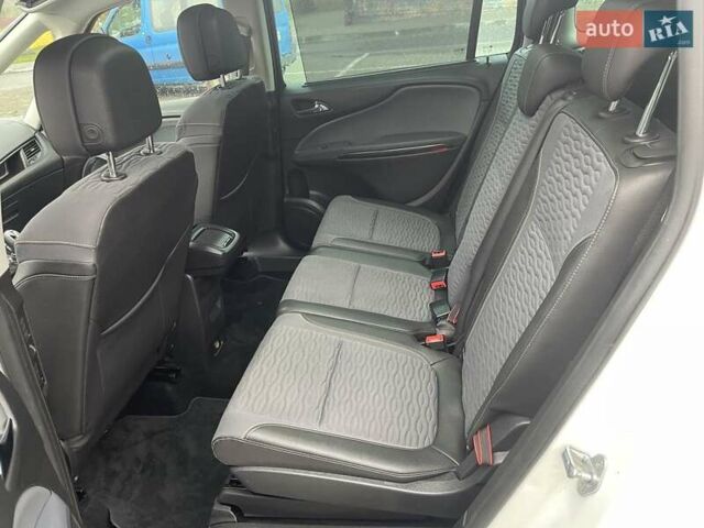 Белый Опель Zafira Tourer, объемом двигателя 2 л и пробегом 187 тыс. км за 9850 $, фото 12 на Automoto.ua