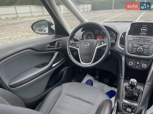 Белый Опель Zafira Tourer, объемом двигателя 2 л и пробегом 187 тыс. км за 9450 $, фото 35 на Automoto.ua
