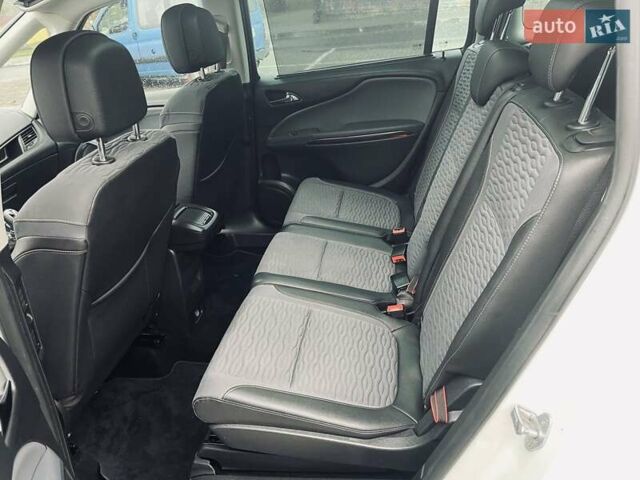 Белый Опель Zafira Tourer, объемом двигателя 2 л и пробегом 187 тыс. км за 9850 $, фото 32 на Automoto.ua