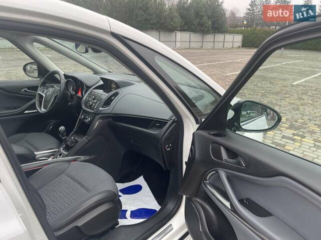 Белый Опель Zafira Tourer, объемом двигателя 2 л и пробегом 187 тыс. км за 9450 $, фото 49 на Automoto.ua