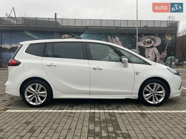 Белый Опель Zafira Tourer, объемом двигателя 2 л и пробегом 187 тыс. км за 9450 $, фото 87 на Automoto.ua