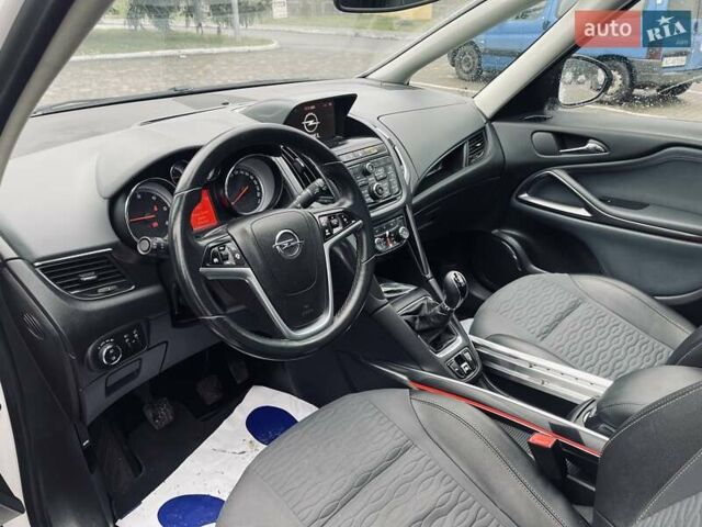 Белый Опель Zafira Tourer, объемом двигателя 2 л и пробегом 187 тыс. км за 9850 $, фото 31 на Automoto.ua