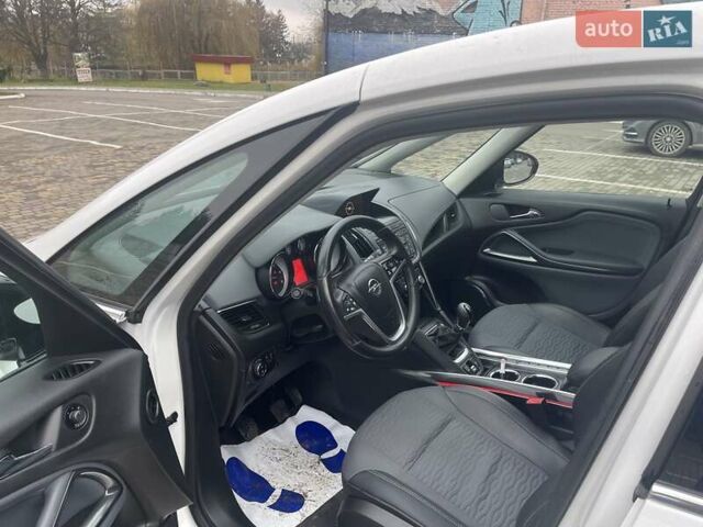 Белый Опель Zafira Tourer, объемом двигателя 2 л и пробегом 187 тыс. км за 9450 $, фото 75 на Automoto.ua