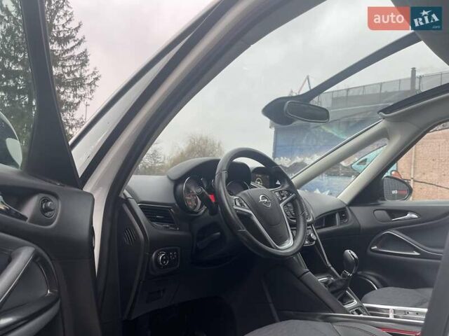 Білий Опель Zafira Tourer, об'ємом двигуна 2 л та пробігом 187 тис. км за 9450 $, фото 41 на Automoto.ua