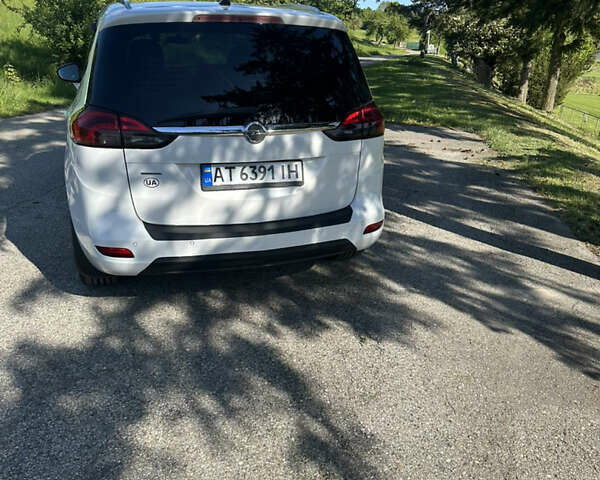 Белый Опель Zafira Tourer, объемом двигателя 2 л и пробегом 280 тыс. км за 10500 $, фото 7 на Automoto.ua