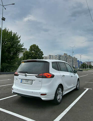 Белый Опель Zafira Tourer, объемом двигателя 1.96 л и пробегом 197 тыс. км за 11000 $, фото 11 на Automoto.ua