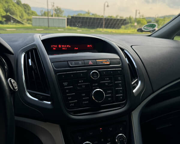 Белый Опель Zafira Tourer, объемом двигателя 2 л и пробегом 281 тыс. км за 8700 $, фото 19 на Automoto.ua
