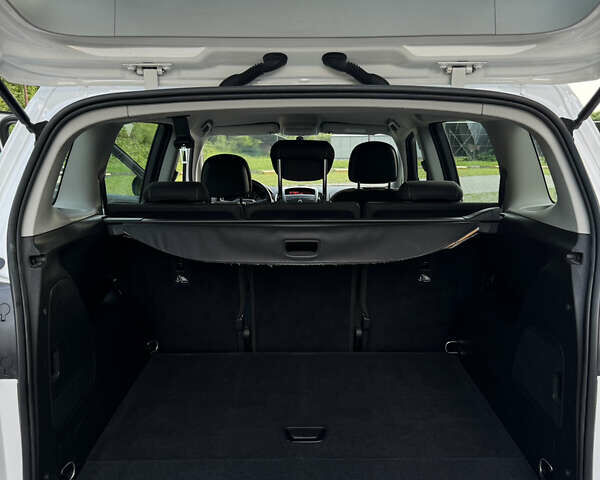 Белый Опель Zafira Tourer, объемом двигателя 2 л и пробегом 281 тыс. км за 8700 $, фото 24 на Automoto.ua