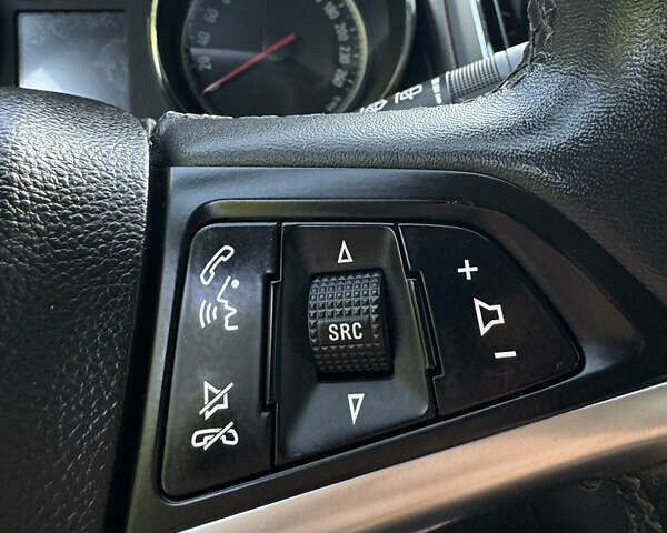 Белый Опель Zafira Tourer, объемом двигателя 2 л и пробегом 281 тыс. км за 8700 $, фото 17 на Automoto.ua