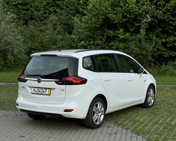 Белый Опель Zafira Tourer, объемом двигателя 2 л и пробегом 281 тыс. км за 8700 $, фото 4 на Automoto.ua