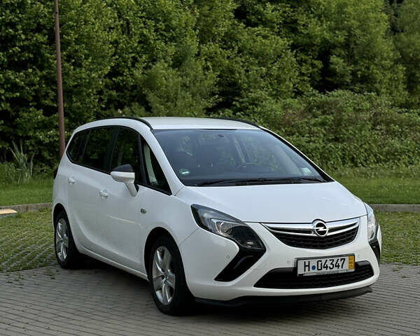 Белый Опель Zafira Tourer, объемом двигателя 2 л и пробегом 281 тыс. км за 8700 $, фото 2 на Automoto.ua