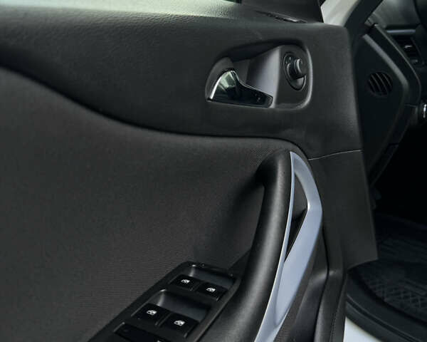Белый Опель Zafira Tourer, объемом двигателя 2 л и пробегом 281 тыс. км за 8700 $, фото 15 на Automoto.ua