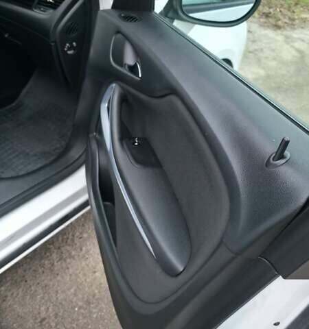 Білий Опель Zafira Tourer, об'ємом двигуна 1.4 л та пробігом 215 тис. км за 8700 $, фото 17 на Automoto.ua