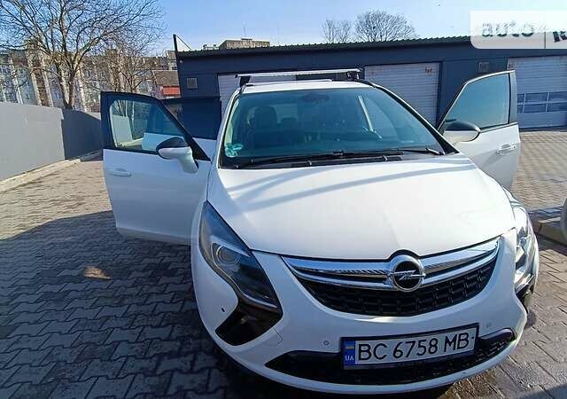 Белый Опель Zafira Tourer, объемом двигателя 2 л и пробегом 197 тыс. км за 9000 $, фото 3 на Automoto.ua