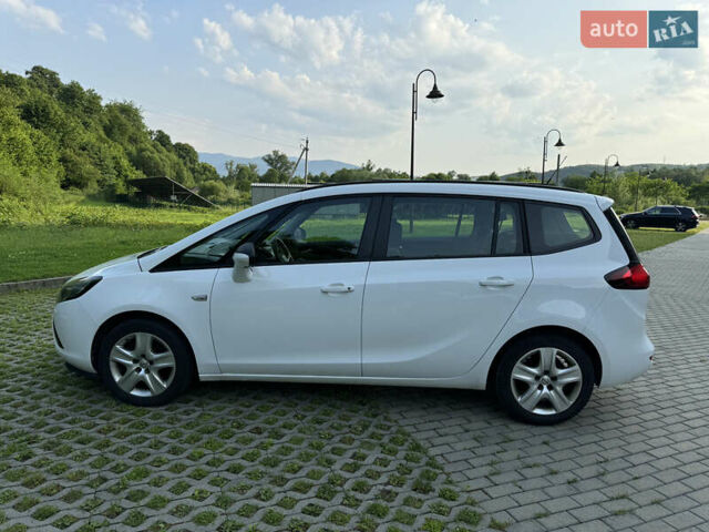 Белый Опель Zafira Tourer, объемом двигателя 2 л и пробегом 281 тыс. км за 8700 $, фото 7 на Automoto.ua