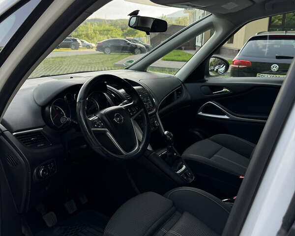 Белый Опель Zafira Tourer, объемом двигателя 2 л и пробегом 281 тыс. км за 8700 $, фото 10 на Automoto.ua