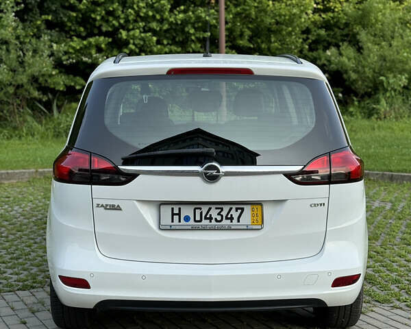 Белый Опель Zafira Tourer, объемом двигателя 2 л и пробегом 281 тыс. км за 8700 $, фото 5 на Automoto.ua