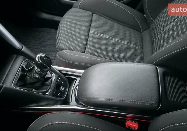 Білий Опель Zafira Tourer, об'ємом двигуна 1.4 л та пробігом 215 тис. км за 8700 $, фото 7 на Automoto.ua