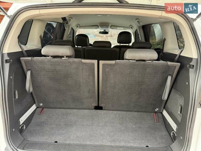 Белый Опель Zafira Tourer, объемом двигателя 2 л и пробегом 263 тыс. км за 9399 $, фото 47 на Automoto.ua