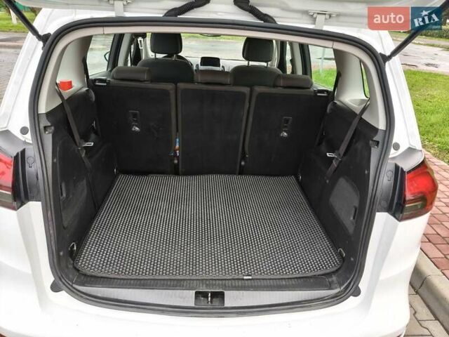 Белый Опель Zafira Tourer, объемом двигателя 2 л и пробегом 264 тыс. км за 10900 $, фото 18 на Automoto.ua