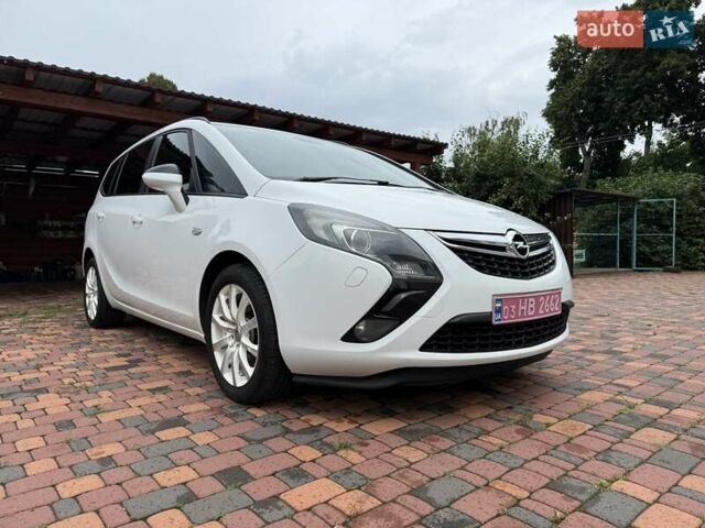 Белый Опель Zafira Tourer, объемом двигателя 2 л и пробегом 263 тыс. км за 9399 $, фото 1 на Automoto.ua