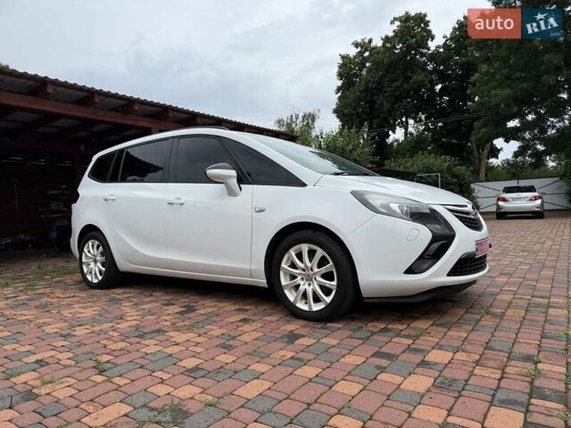 Белый Опель Zafira Tourer, объемом двигателя 2 л и пробегом 263 тыс. км за 9399 $, фото 3 на Automoto.ua