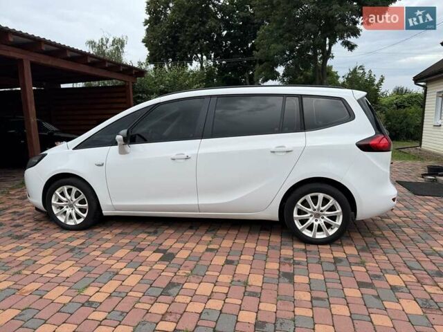 Белый Опель Zafira Tourer, объемом двигателя 2 л и пробегом 263 тыс. км за 9399 $, фото 19 на Automoto.ua