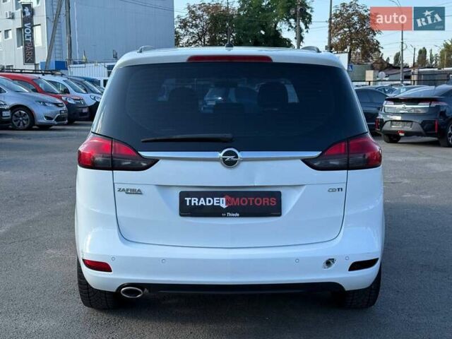Белый Опель Zafira Tourer, объемом двигателя 1.96 л и пробегом 275 тыс. км за 8190 $, фото 10 на Automoto.ua
