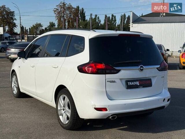 Белый Опель Zafira Tourer, объемом двигателя 1.96 л и пробегом 275 тыс. км за 8190 $, фото 7 на Automoto.ua