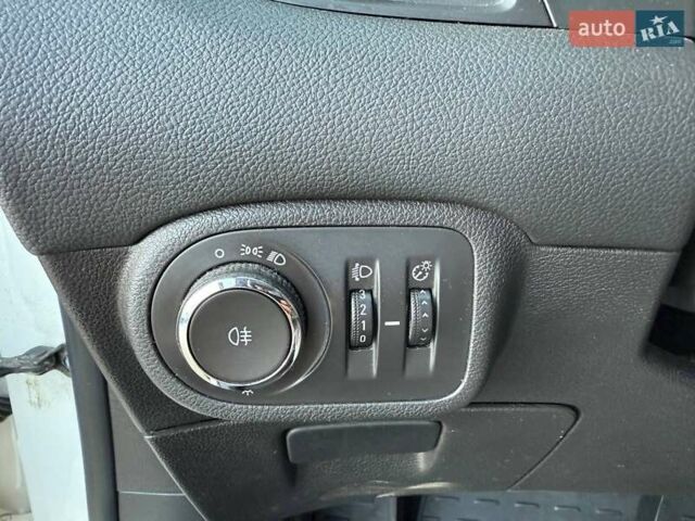 Белый Опель Zafira Tourer, объемом двигателя 1.96 л и пробегом 275 тыс. км за 8190 $, фото 18 на Automoto.ua