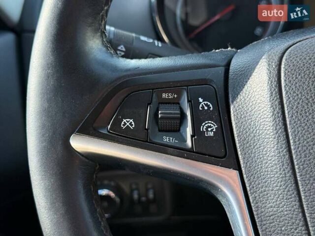 Белый Опель Zafira Tourer, объемом двигателя 1.96 л и пробегом 275 тыс. км за 8190 $, фото 23 на Automoto.ua