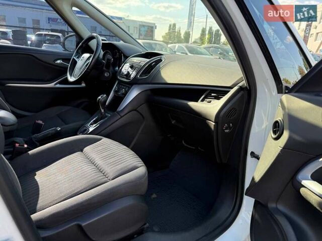 Белый Опель Zafira Tourer, объемом двигателя 1.96 л и пробегом 275 тыс. км за 8190 $, фото 33 на Automoto.ua