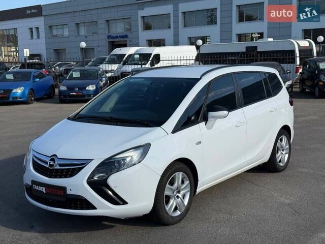 Белый Опель Zafira Tourer, объемом двигателя 1.96 л и пробегом 275 тыс. км за 8190 $, фото 6 на Automoto.ua