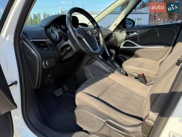 Белый Опель Zafira Tourer, объемом двигателя 1.96 л и пробегом 275 тыс. км за 8190 $, фото 20 на Automoto.ua