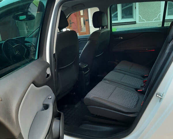 Белый Опель Zafira Tourer, объемом двигателя 1.6 л и пробегом 221 тыс. км за 10500 $, фото 5 на Automoto.ua