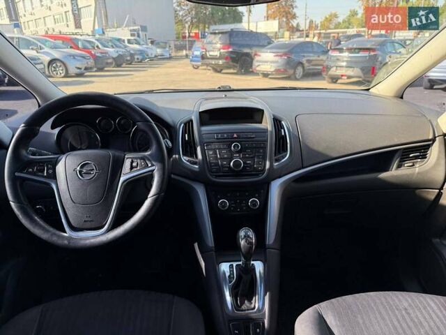 Белый Опель Zafira Tourer, объемом двигателя 1.96 л и пробегом 275 тыс. км за 8190 $, фото 27 на Automoto.ua