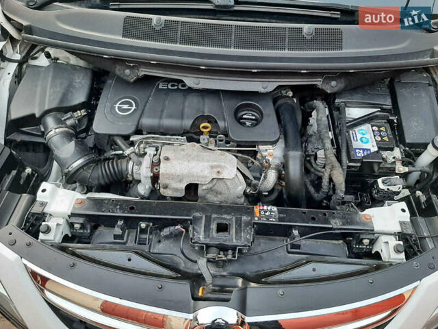 Белый Опель Zafira Tourer, объемом двигателя 1.6 л и пробегом 221 тыс. км за 10500 $, фото 6 на Automoto.ua
