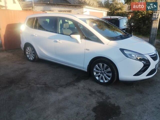 Белый Опель Zafira Tourer, объемом двигателя 1.6 л и пробегом 213 тыс. км за 10799 $, фото 9 на Automoto.ua