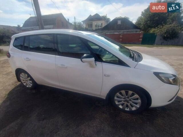 Белый Опель Zafira Tourer, объемом двигателя 1.6 л и пробегом 213 тыс. км за 10799 $, фото 32 на Automoto.ua