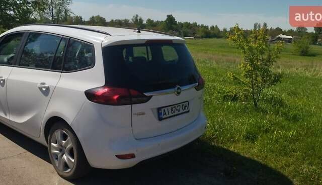 Білий Опель Zafira Tourer, об'ємом двигуна 1.6 л та пробігом 219 тис. км за 8000 $, фото 1 на Automoto.ua