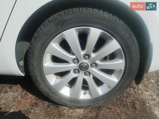 Белый Опель Zafira Tourer, объемом двигателя 1.6 л и пробегом 213 тыс. км за 10799 $, фото 29 на Automoto.ua